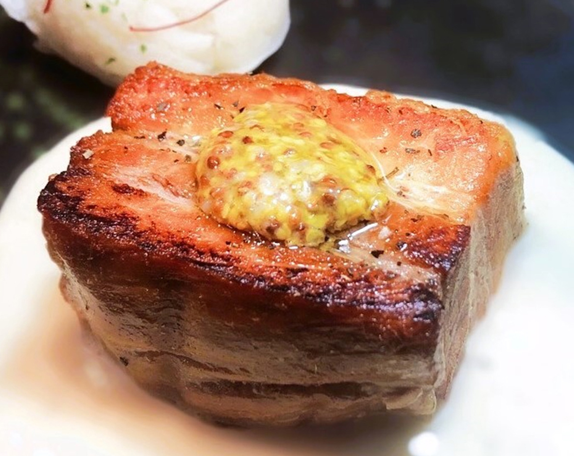 肉厚ブタ肉のコンフィ バルサミコソース