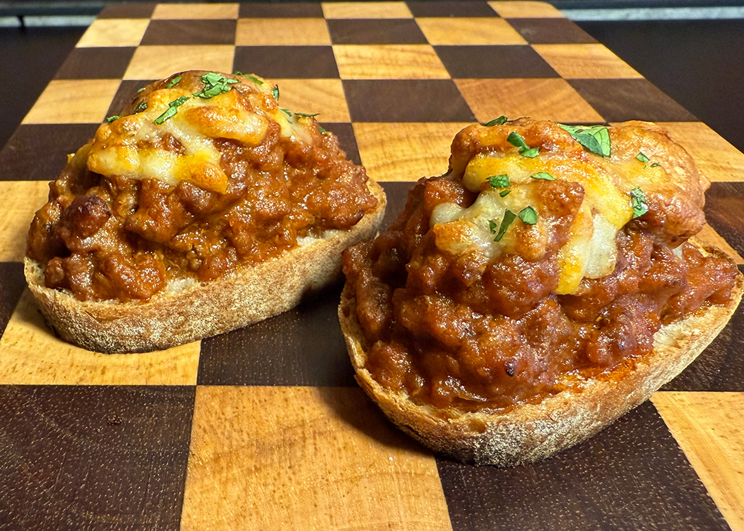 和牛粗挽きボロネーゼ山盛りバケット